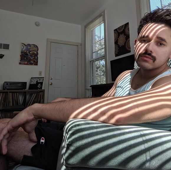 Meet your Posher, Alex - Picture 2 of 2